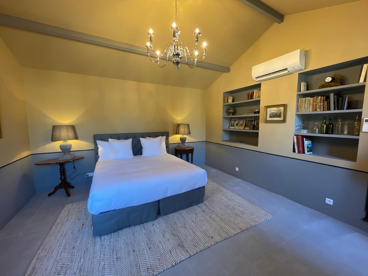 Hotel Le Fruit Defendu Rueil-Malmaison Zimmer foto