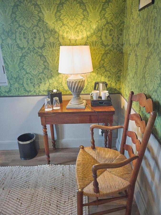 Hotel Le Fruit Defendu Rueil-Malmaison Zimmer foto