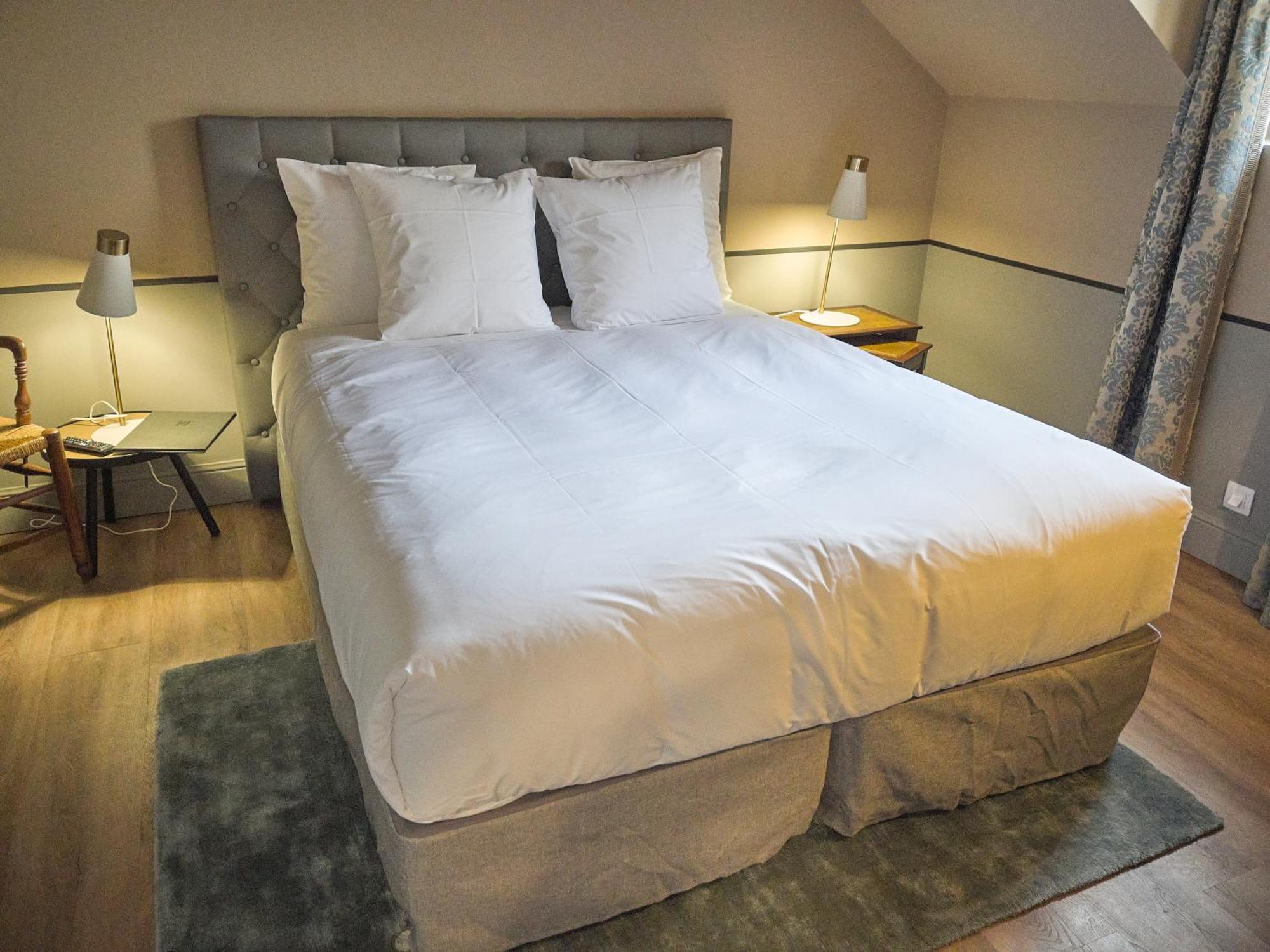 Hotel Le Fruit Defendu Rueil-Malmaison Zimmer foto
